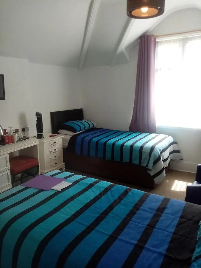 Lea Hurst B&B Bournemouth 3*,